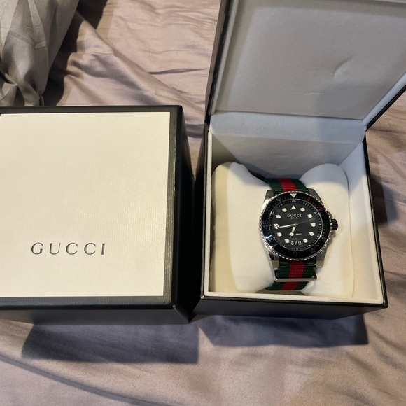 Barely worn Gucci dive watch. Retails for 1.6k. Comes with box and papers - Picture 3 of 5